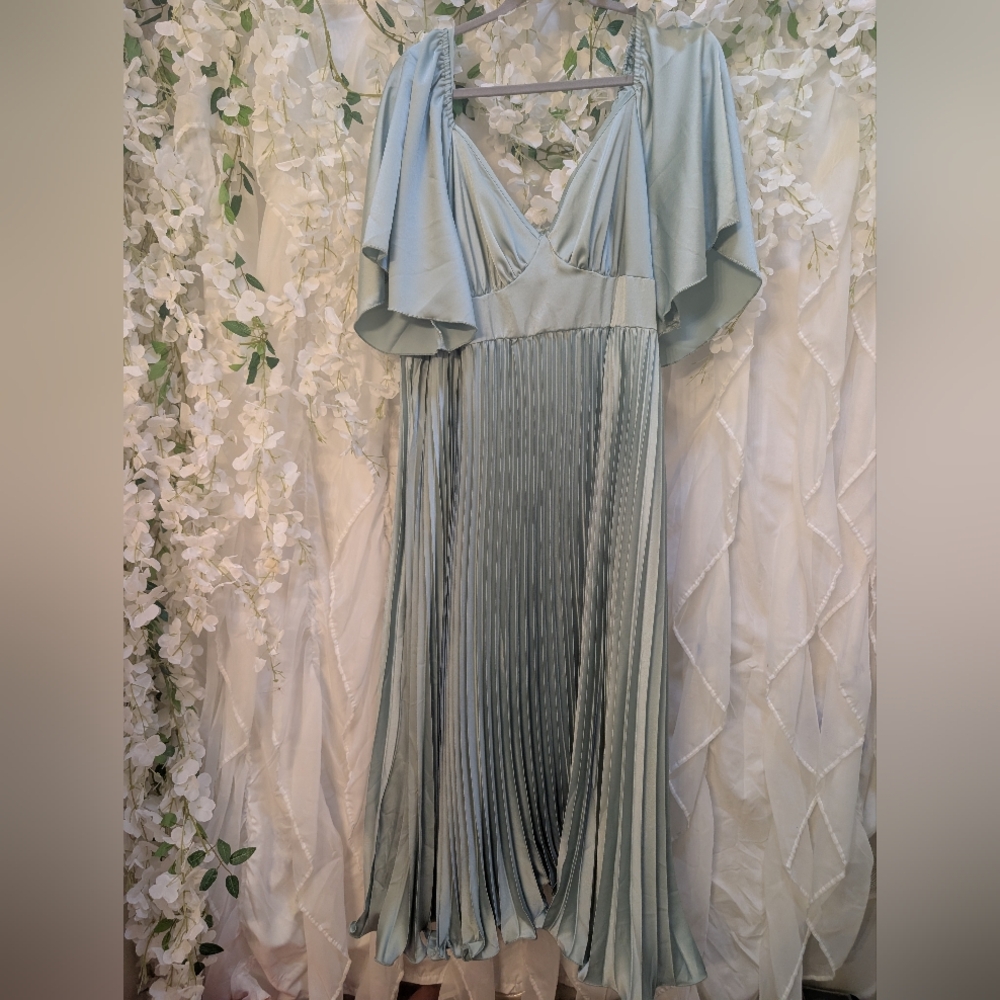 Elegant Ice Blue Pleated Dress 5X Will Fit Size 24+ Or For Maternity Wear!